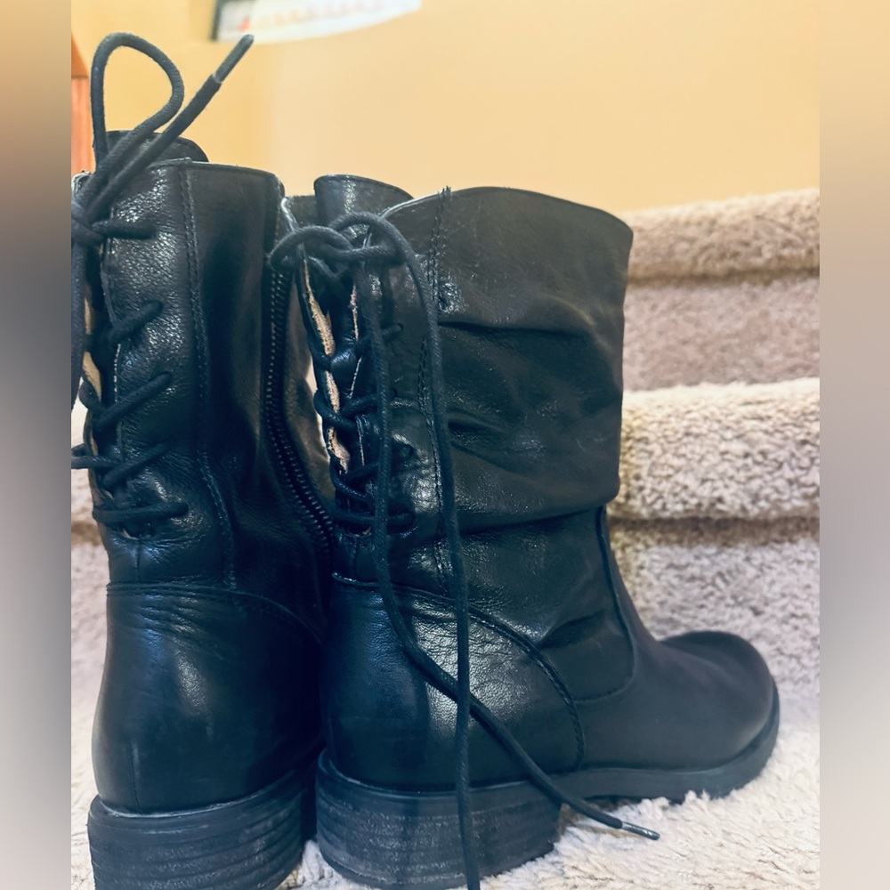 Sofft Genuine Black leather Ankle zipper and lace Boots Sz 9.5